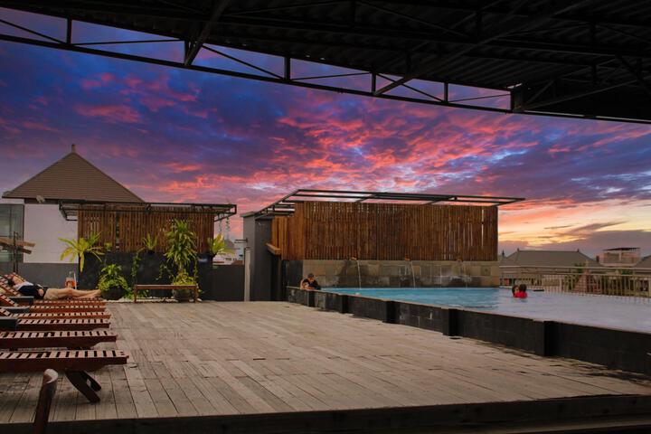 Pools & Facilities