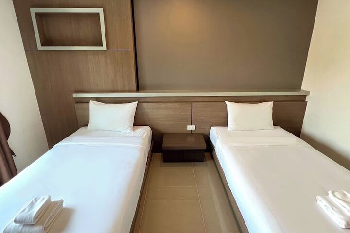 Room 28 of 46