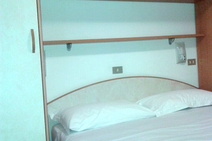 Room 3 of 33