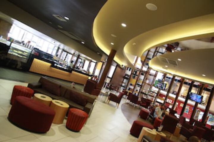 Lounge 178 of 237