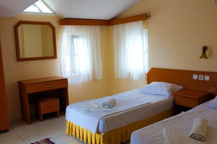 Room 4 of 13