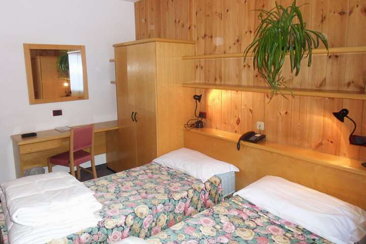 Room 9 of 52