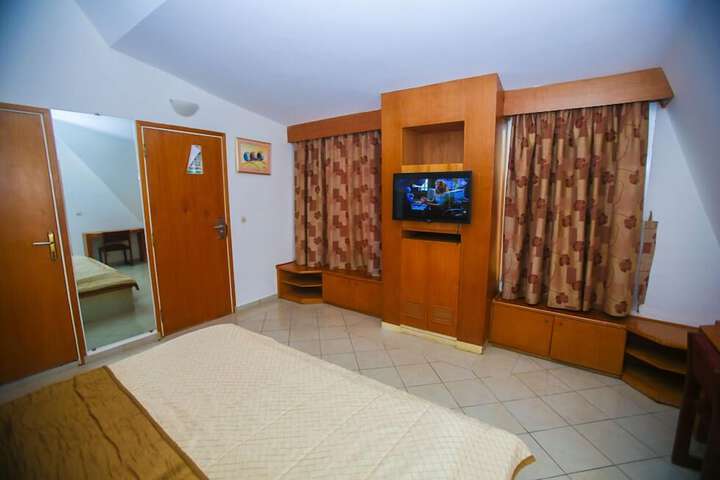 Room 21 of 51
