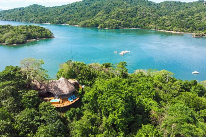 Exterior of Isla Chiquita Glamping Hotel