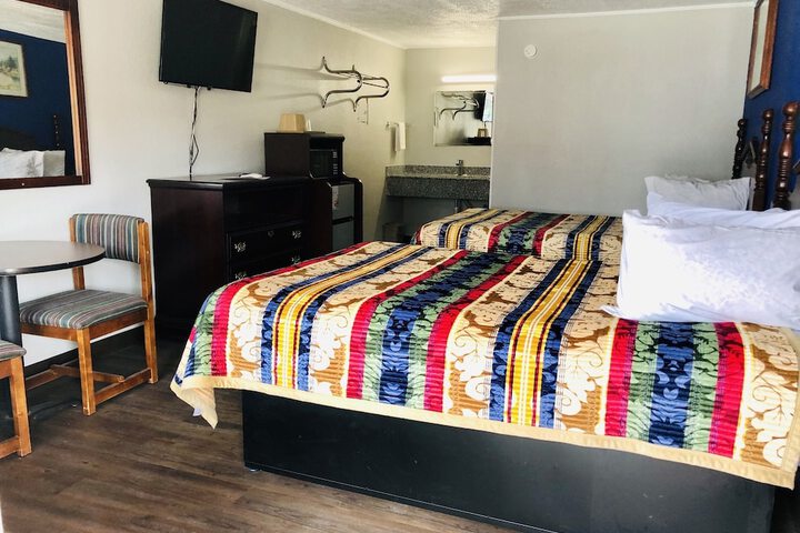 Room 6 of 12