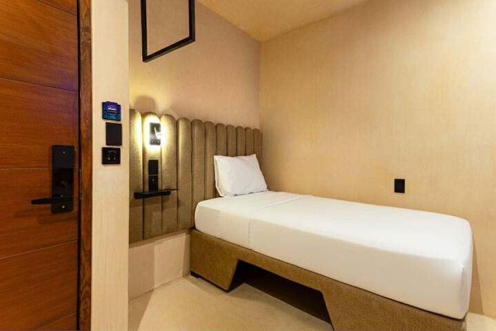 Room 3 of 28