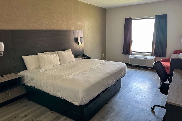 Room 5 of 10