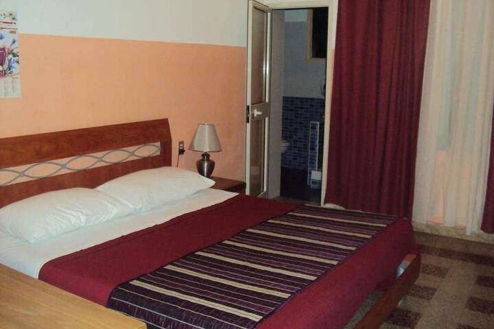 Room 5 of 37
