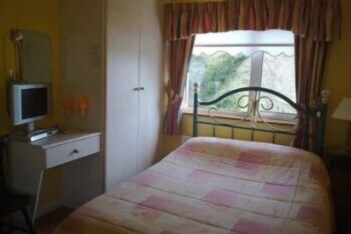 Room 13 of 28