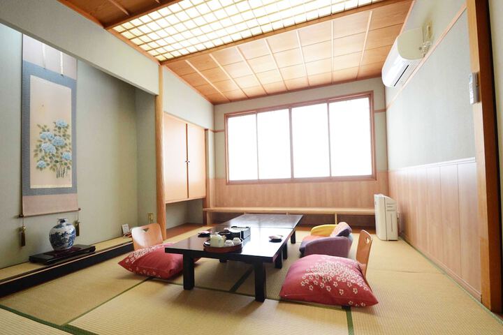 Room 11 of 40