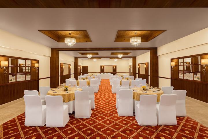 Ballroom/Hall 19 of 25