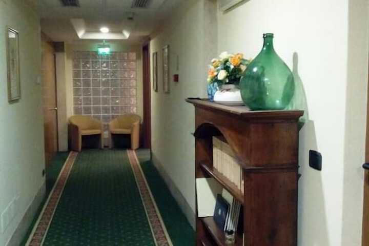 Ballroom/Hall 19 of 19