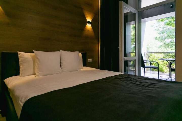 Room 6 of 27