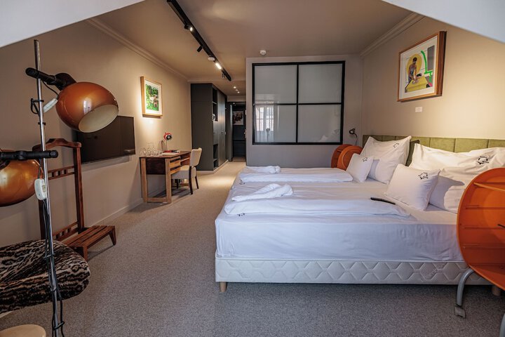 Room 49 of 103