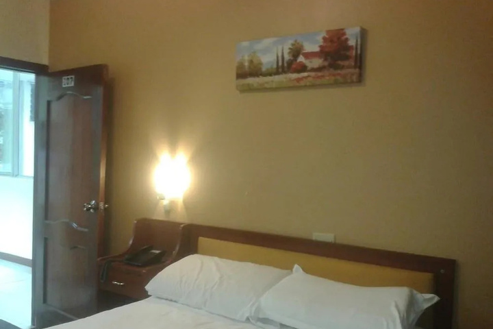 Room 4 of 18