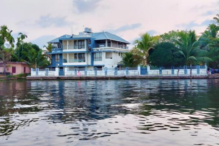 Captains Cabin Backwater Resort