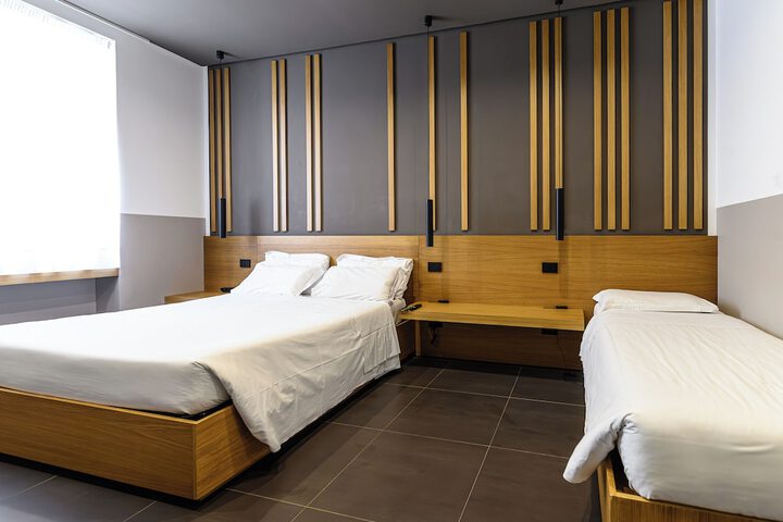 Room 10 of 27