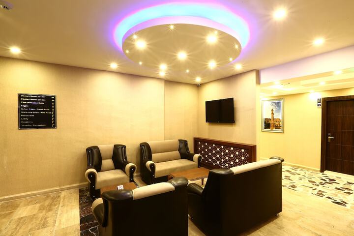 Entrance & Lobby