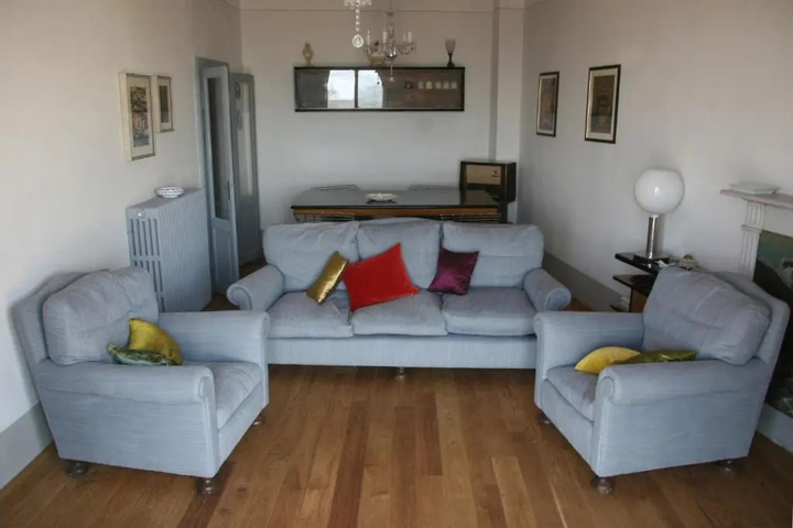 Room 4 of 18