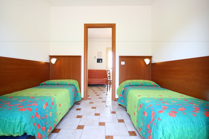 Room 4 of 32