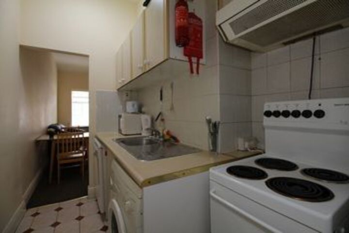 Room 9 of 11
