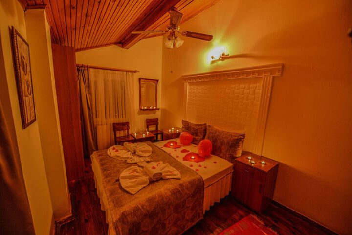 Room 12 of 90