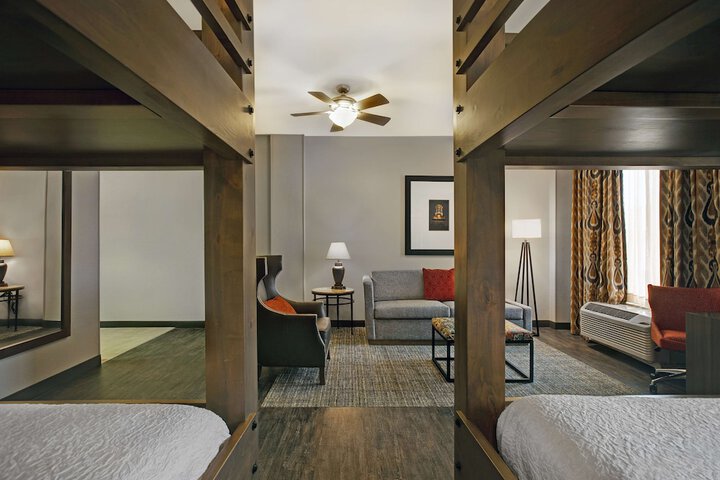 Room 16 of 60