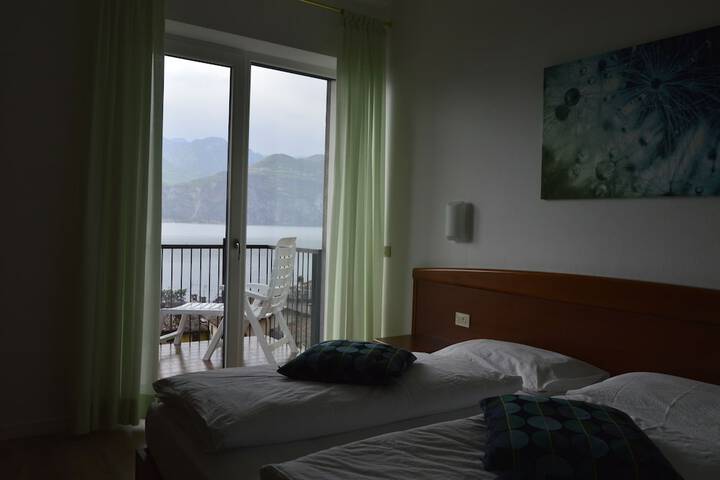 Room 28 of 68