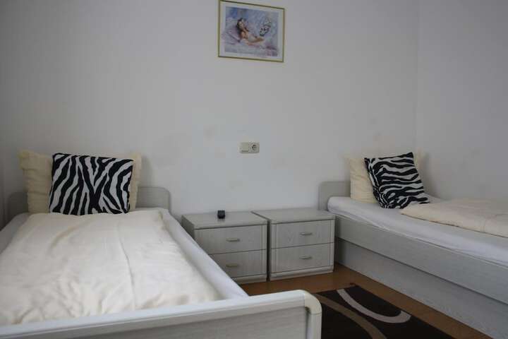 Room 13 of 52