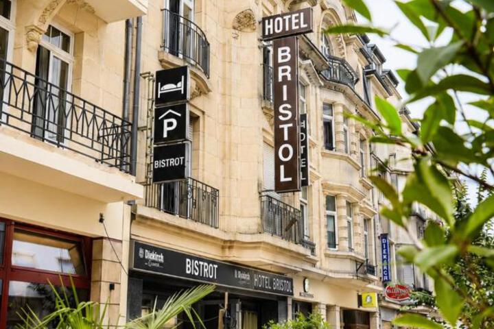 Exterior of Hotel Bristol