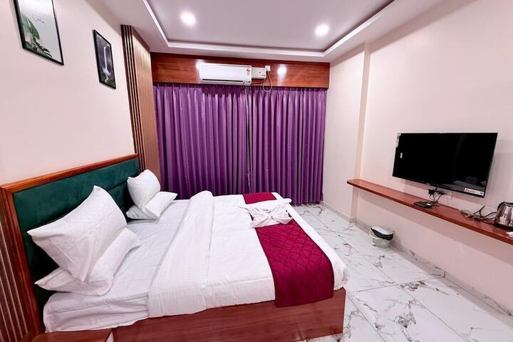 Room 10 of 11