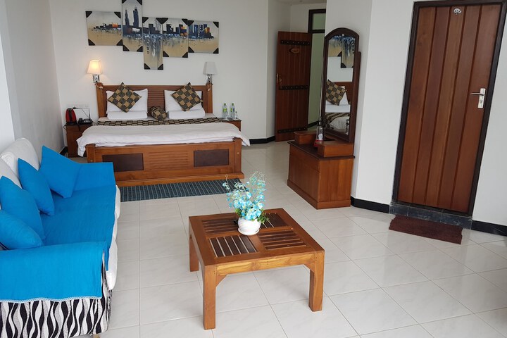 Room 3 of 33