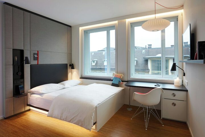 Room 18 of 43