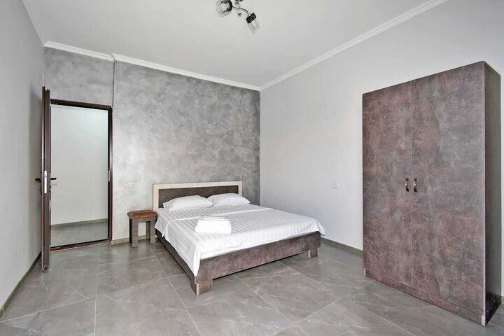 Room 10 of 24
