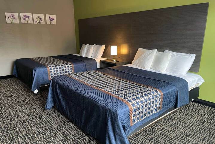 2 Queen Beds Deluxe (3 of 19)