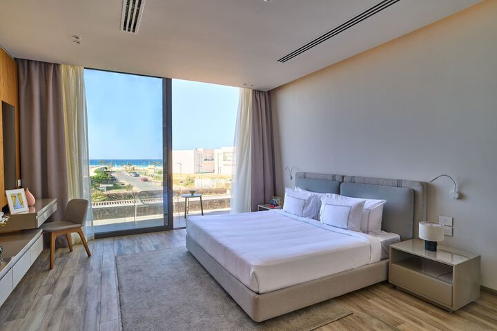 Room 32 of 136