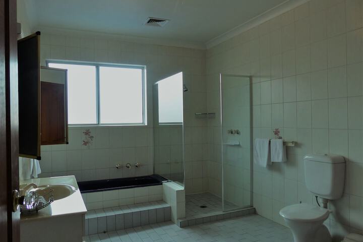 Room 34 of 83