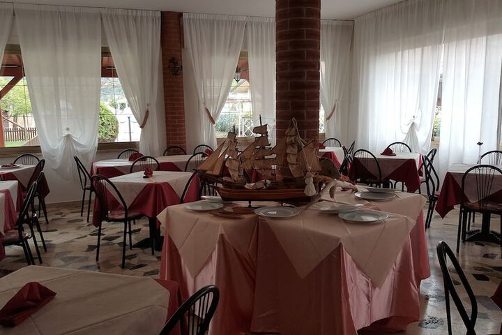 Dining 14 of 28