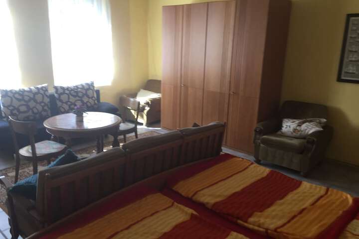 Room 4 of 11