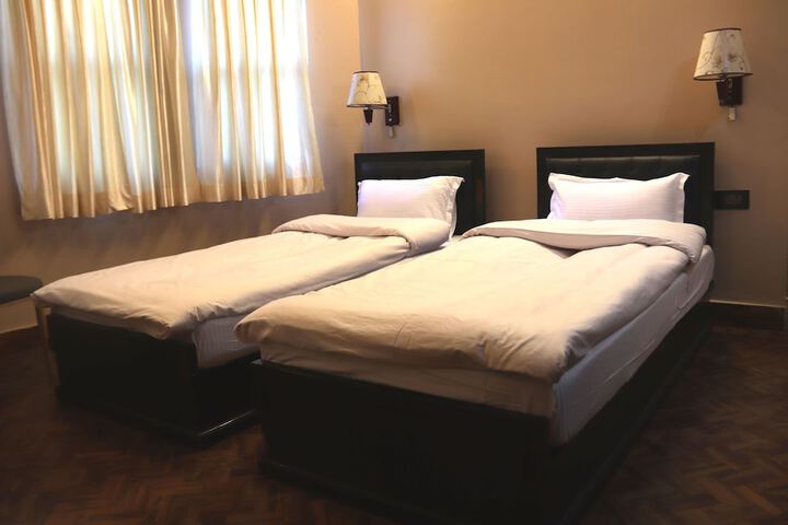 Room 5 of 9