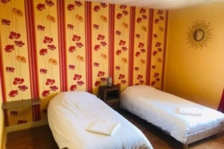 Room 13 of 40