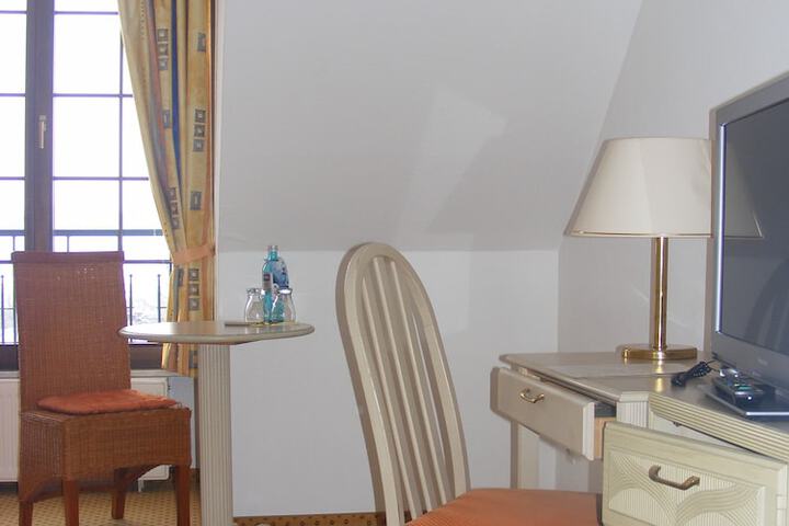 Room 6 of 34