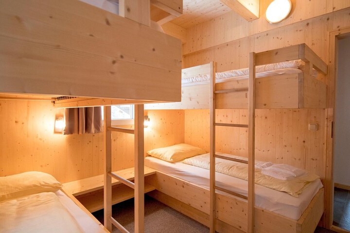 Room 3 of 38
