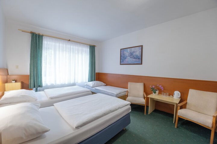 Room 12 of 48