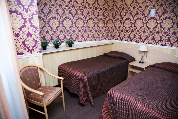 Room 10 of 77