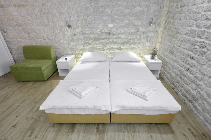 Room 6 of 39