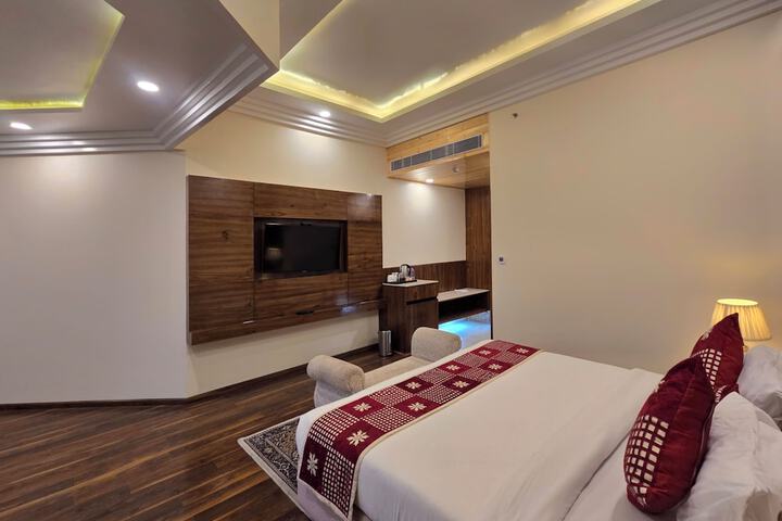 Room 34 of 165