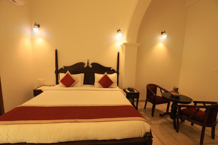 Room 15 of 40