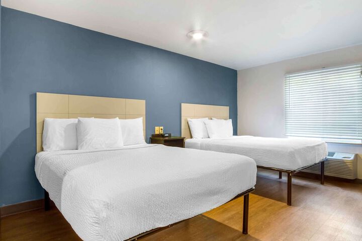 Standard Studio 1 Queen Bed (4 of 15)