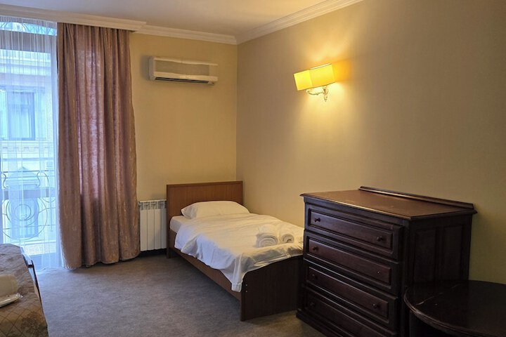 Room 9 of 47